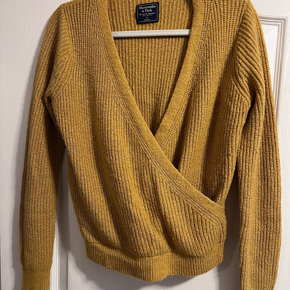Abercrombie & Fitch Golden V-Neck Women's Sweater